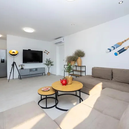 Vila Franko Rogoznica Podglavica