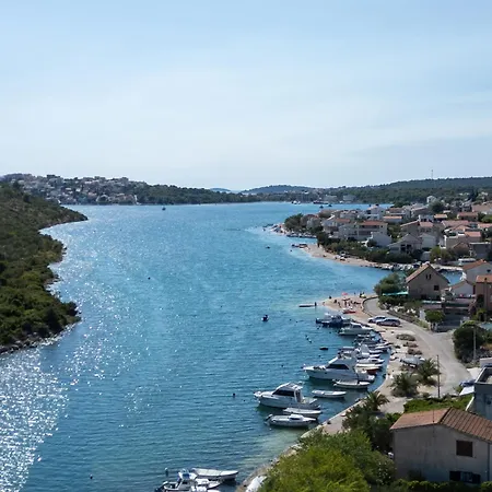 Franko Rogoznica * Podglavica