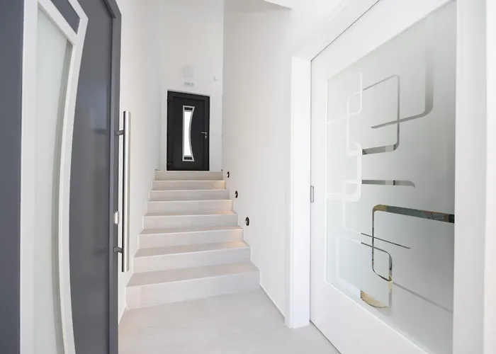 Franko Rogoznica * Podglavica